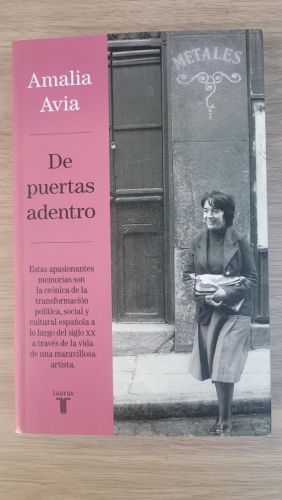 De puertas adentro (memorias de Amalia Avia)